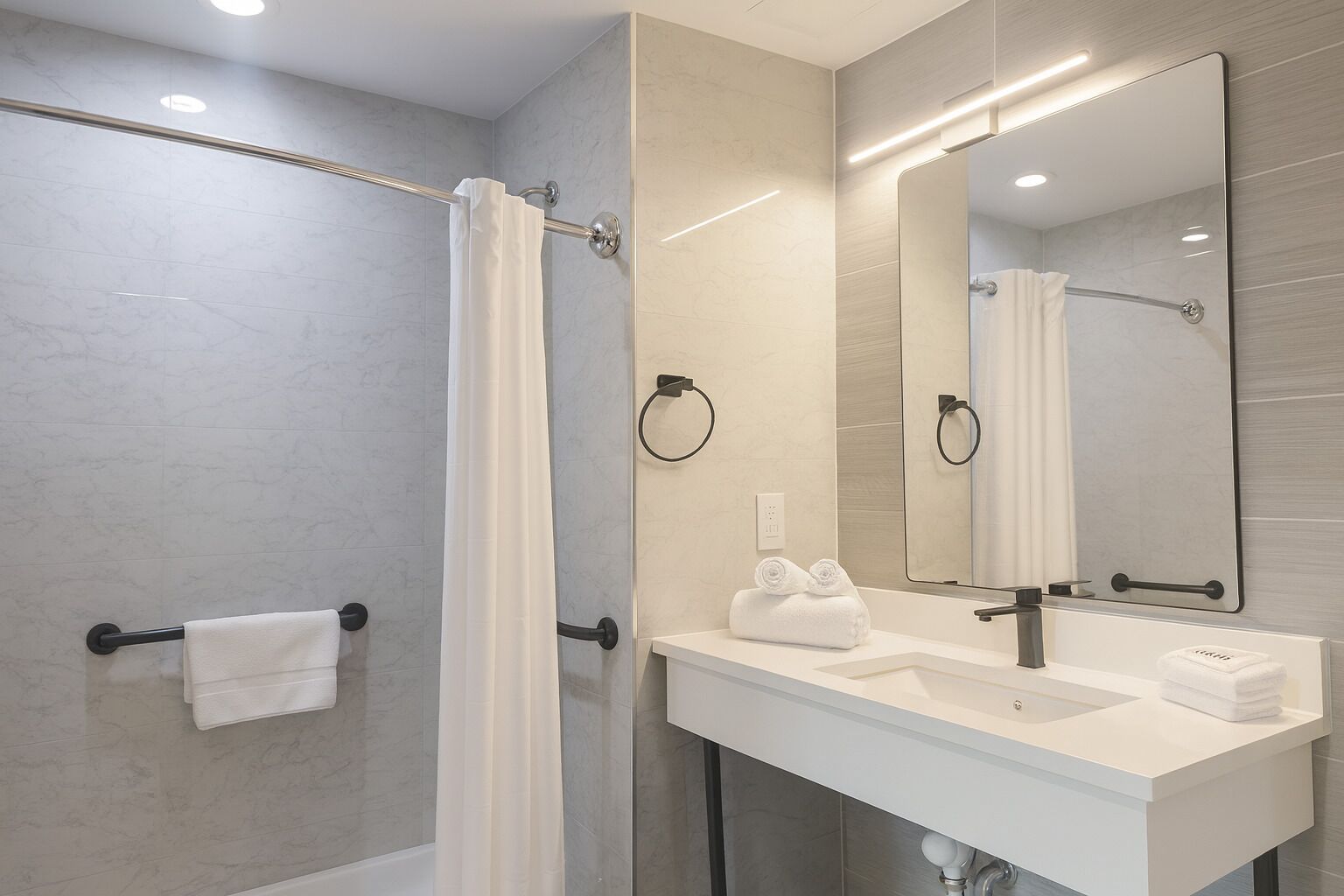 Deluxe Room, 1 King Bed | Bathroom | Shower, free toiletries, towels, soap