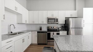 Kühlschrank, Esstisch