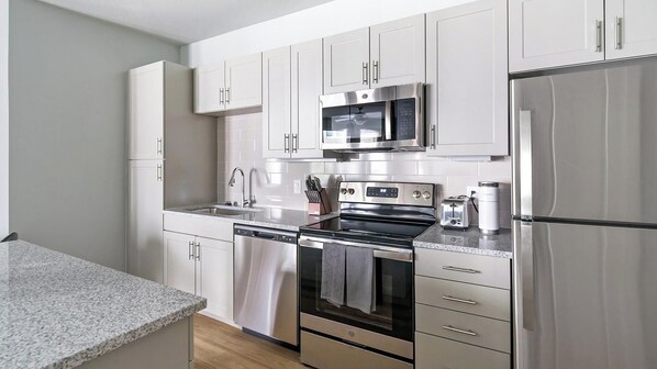 Kühlschrank, Esstisch