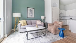 Smart TV - Landing at Flats at Hooper Hill - 1 Bedroom in ... (Conroe)