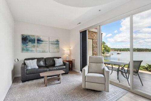 Peaceful Waterfront, Indoor/Outdoor Pools, Beach
