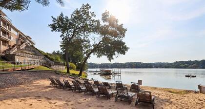 Beachfront Dream Escape Waterfront at Delton Grand