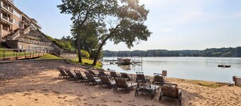Beachfront Dream Escape Waterfront at Delton Grand