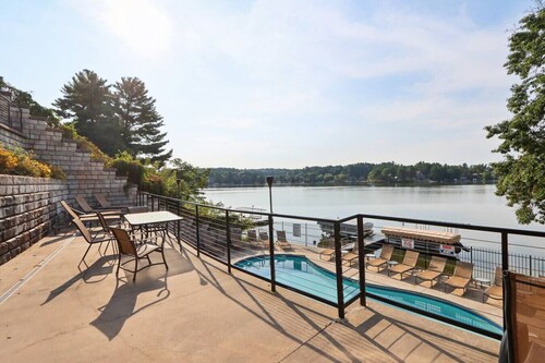 Beachfront Dream Escape Waterfront at Delton Grand