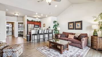 Smart TV, fireplace