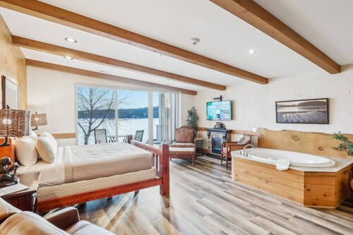 Beachfront Condo Retreat at Delton Grand