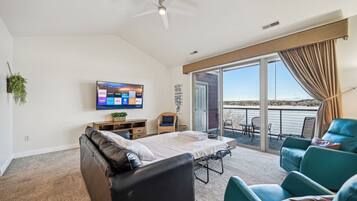 1 bedroom, iron/ironing board, WiFi (free), bed sheets