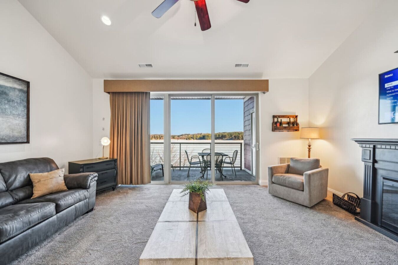 Smart TV, fireplace
