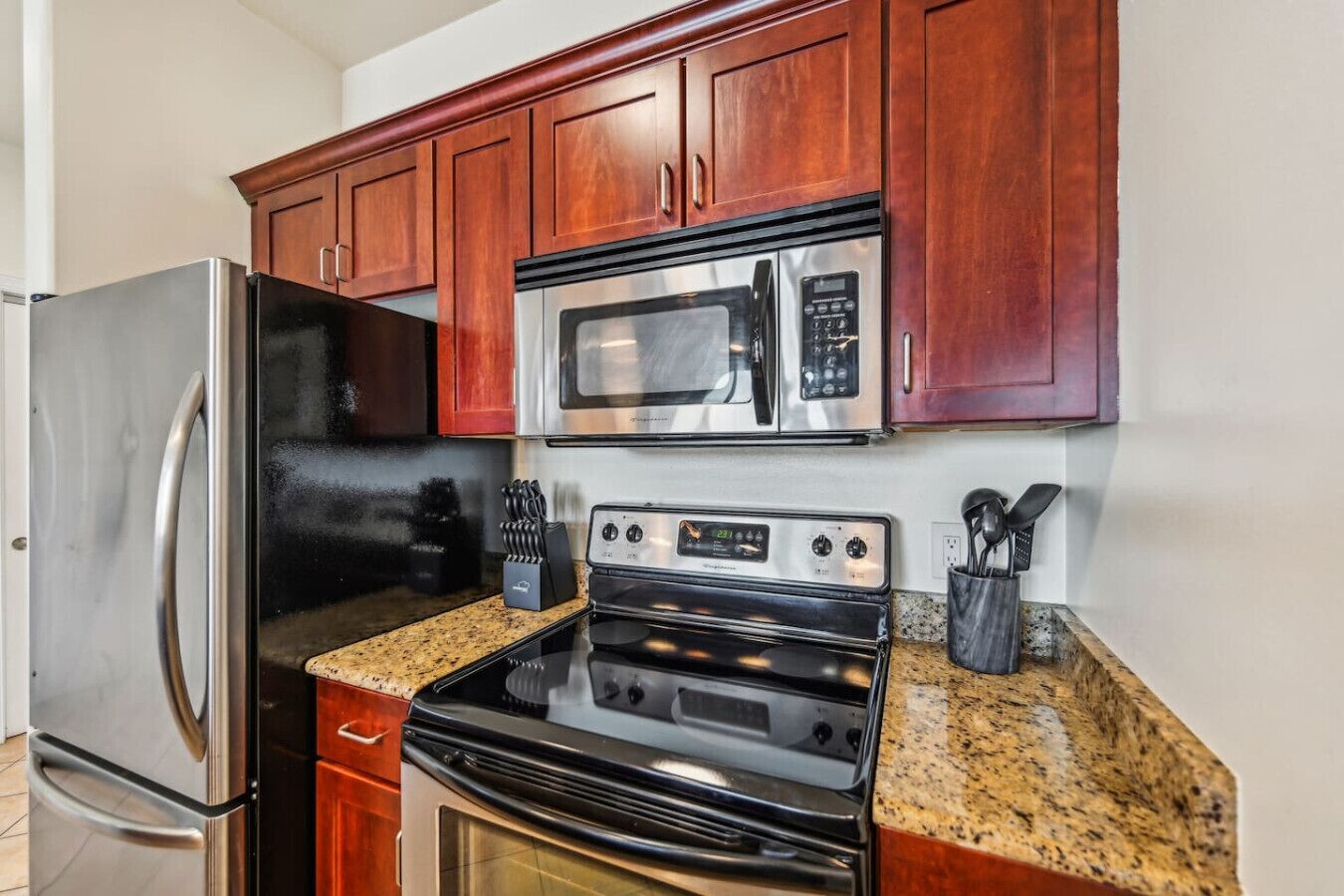Coffee/tea maker, fridge, microwave, oven