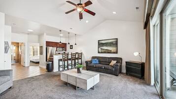 Smart TV, fireplace