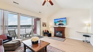 Smart-tv och eldstad