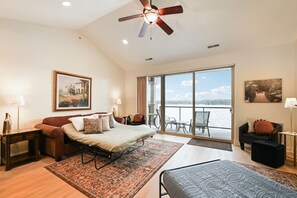 1 bedroom, iron/ironing board, free WiFi, bed sheets - Top Floor Retreat at Delton Grand (Wisconsin Dells)