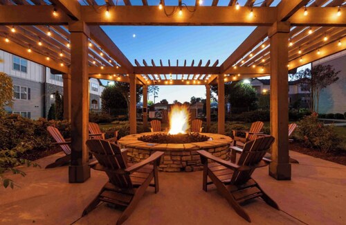 Landing | Stunning 2BD, Pool, Courtyard