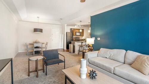 Landing | Incredible 2BD, Clubhouse, Courtyard
