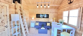 Cozy wooden house in quiet nature with sauna & whirlpool