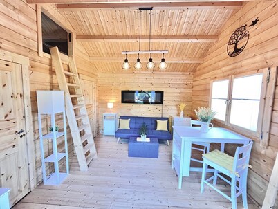 Cozy wooden house in quiet nature with sauna & whirlpool