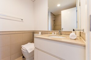 Doccia, asciugacapelli, asciugamani, sapone