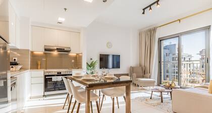 Balcony Overlooking the Swimming Pool, Just Minutes from the Park