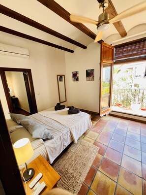 2 slaapkamers, een strijkplank/strijkijzer, gratis wifi, beddengoed