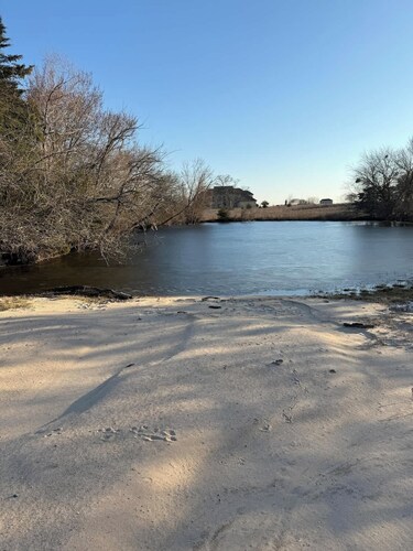 Lake view lovers nest