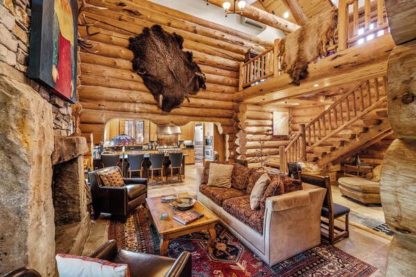 Living area - Luxury Whitefish Sanctuary (Whitefish)