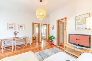 3 habitaciones, tabla de planchar con plancha, internet y ropa de cama 