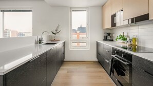 Kaffetrakter/tekoker, kjøleskap, mikrobølgeovn og ovn