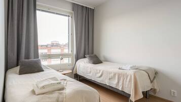 3 bedrooms, desk, iron/ironing board, travel crib