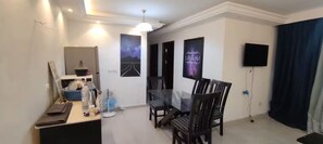 Dining - Comfortable Stay in Mokattam Ideal for Families (Cairo Governorate)