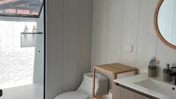 Cabaña Deluxe, 1 cama de matrimonio grande con sofá cama, cocina, vistas al valle | Baño
