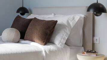 3 bedrooms, desk, iron/ironing board, travel crib