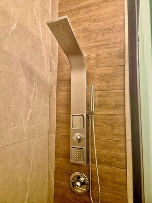 Shower, hair dryer, towels, soap - LuxuriousApt Private Jacuzzi/BBQ (Arecibo)
