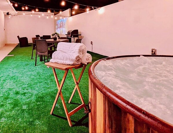 Outdoor dining - LuxuriousApt Private Jacuzzi/BBQ (Arecibo)