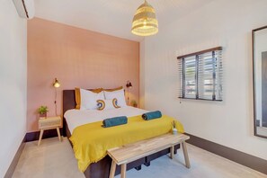2 chambres, coffre-fort, fer et planche à repasser