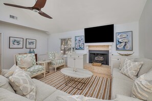 Smart TV - Charming 4-bedroom house walking distance to beach and 5 popular restaurants. (St. Simons Island)