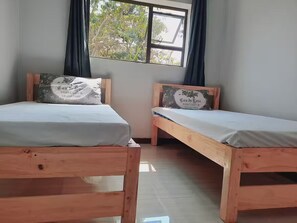 3 slaapkamers, een strijkplank/strijkijzer, wifi, beddengoed