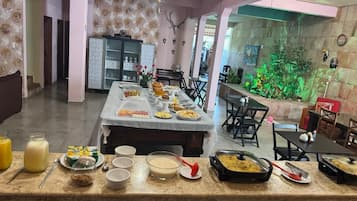 Buffet breakfast on weekdays (BRL 80.00 per person)
