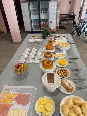 Buffet déjeuner servi en supplément en semaine