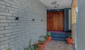 Lobby - Lucent The Homely Hotel (Chikkamagaluru)