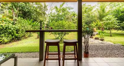 Complete house in the privacy of a spacious tropical setting