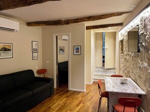 Dining - Apartment in the historic center of Riomaggiore, convenient to reach! (Riomaggiore)