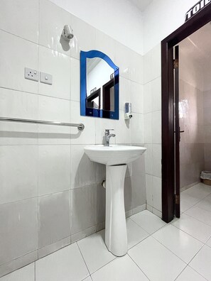 Exterior - Nanas Holiday Let Guest House (Adentan)