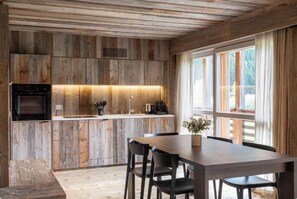 Luxury Apartment, 3 Bedrooms | Private kitchen