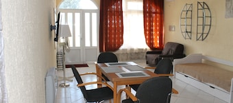Spacious 2-bedroom apartment with AC, WiFi in peaceful Bar