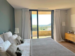 5 bedrooms, in-room safe, iron/ironing board, travel cot