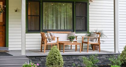 Charming 3-Bedroom 1.5 Bath East Aurora Village Home walk to Roycroft & Main St