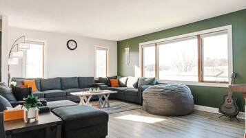 Smart-tv, pejs, bøger, videobibliotek