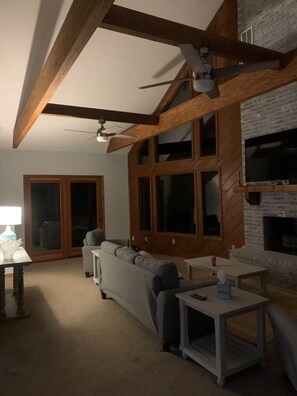 Smart TV, video games - Live Oak Lodge at Mauresina River Plantation (Georgetown)