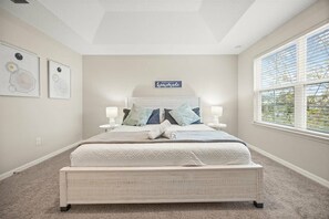 3 habitaciones, tabla de planchar con plancha, wifi y ropa de cama 