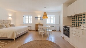 A bedroom with a bed, bedside table, and a window. - 31-Basement apartment - Villa Natura Bliss (Alcácer do Sal)